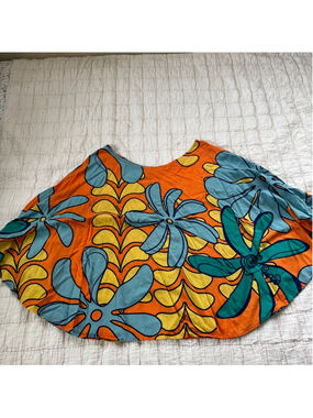 Manuhealii Flowy Top w/ colorful Tiare Tahiti print • Size: S